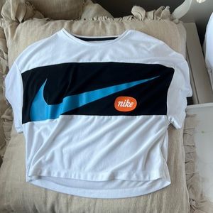 nike cropped t-shirt